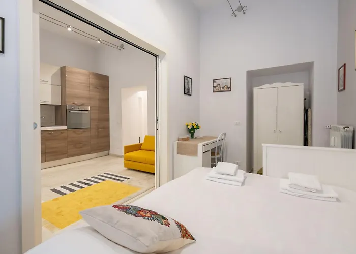 A 20 Gradini Dai Musei Vaticani * Róma